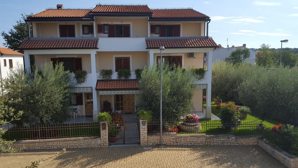 פורץ Ulika Rooms & Apartments מראה חיצוני תמונה