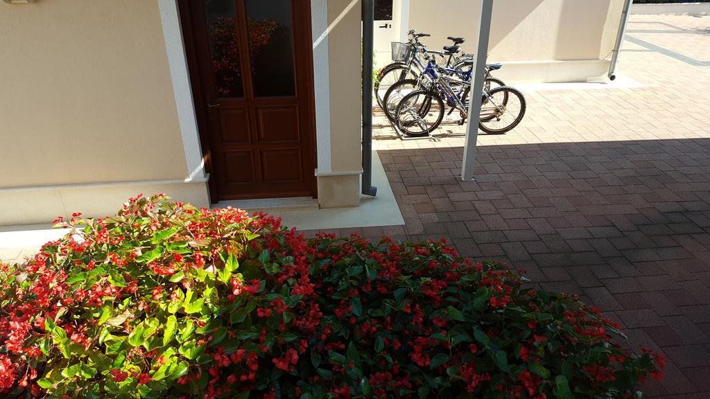 פורץ Ulika Rooms & Apartments מראה חיצוני תמונה