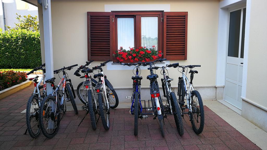 פורץ Ulika Rooms & Apartments מראה חיצוני תמונה