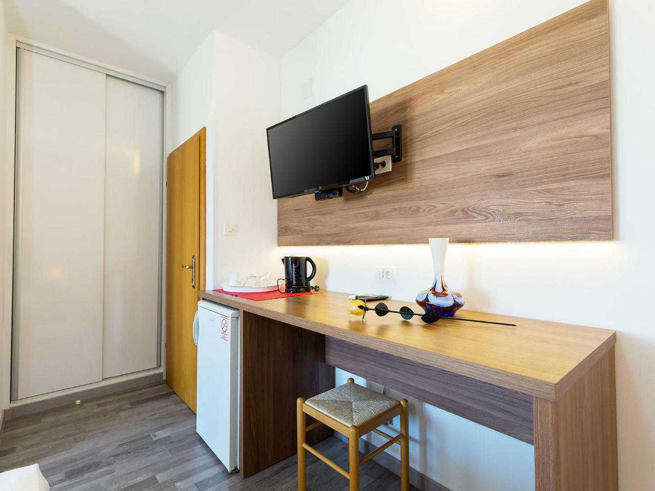 פורץ Ulika Rooms & Apartments מראה חיצוני תמונה